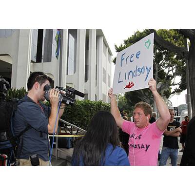 Hier wandert Lindsay Lohan in den Häfen