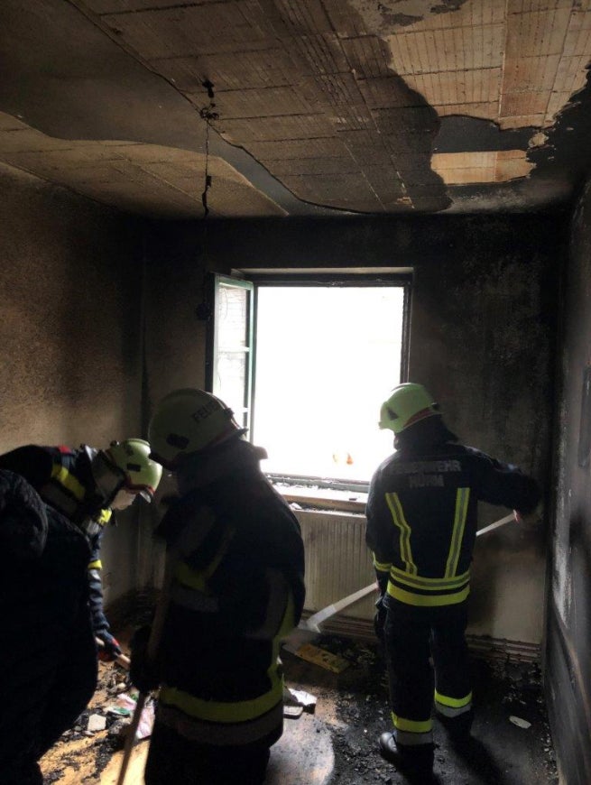 Brand in Wohnhaus im Bezirk Melk: Mann sprang aus Fenster