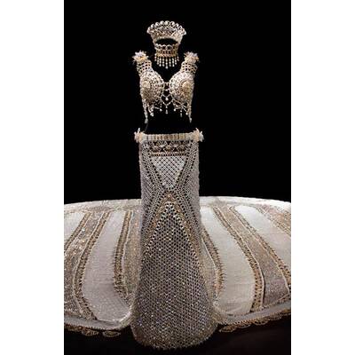 Brautkleid aus Millionen Perlen 