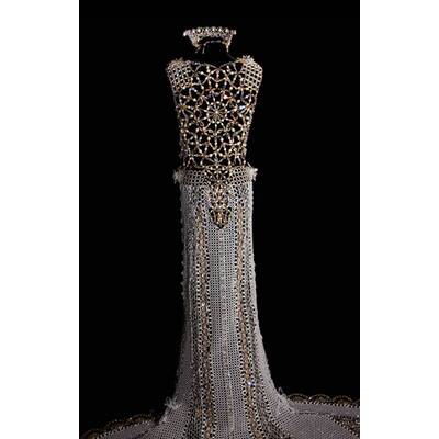 Brautkleid aus Millionen Perlen 