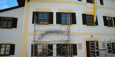 Papsthaus in Marktl beschmutzt