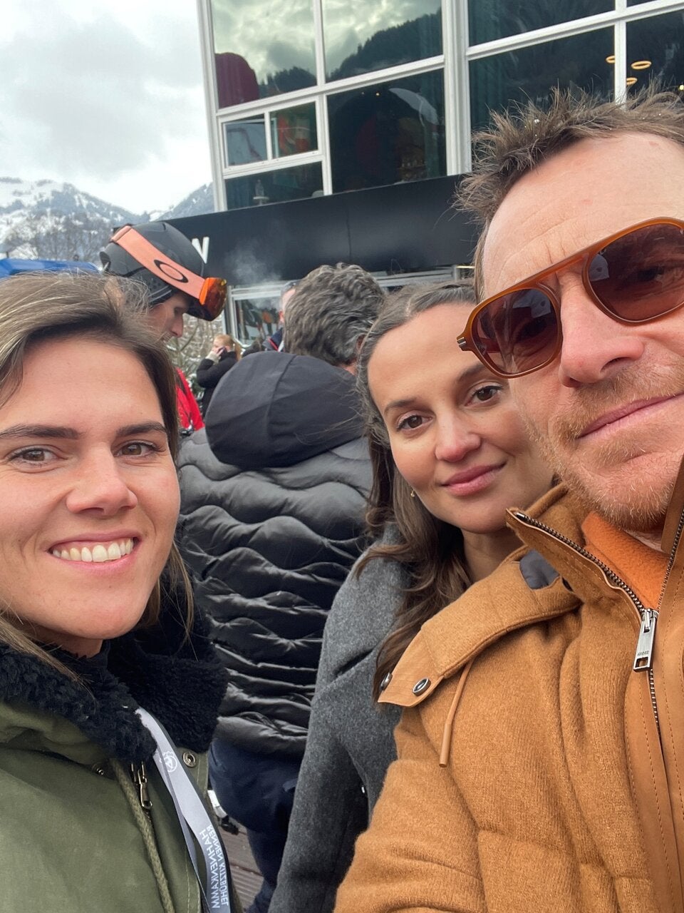 ÖSTERREICH-Reporterin Nathalie Martens traf die beiden Hollywood-Stars Michael Fassbender und Alicia Vikander am Fuße der Streif