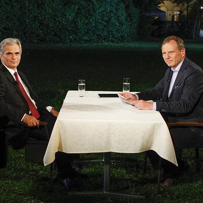  Werner Faymann zu Gast bei Armin Wolf im Gartenhotel Altmansdorf.