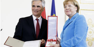 Goldenes Ehrenzeichen für Merkel