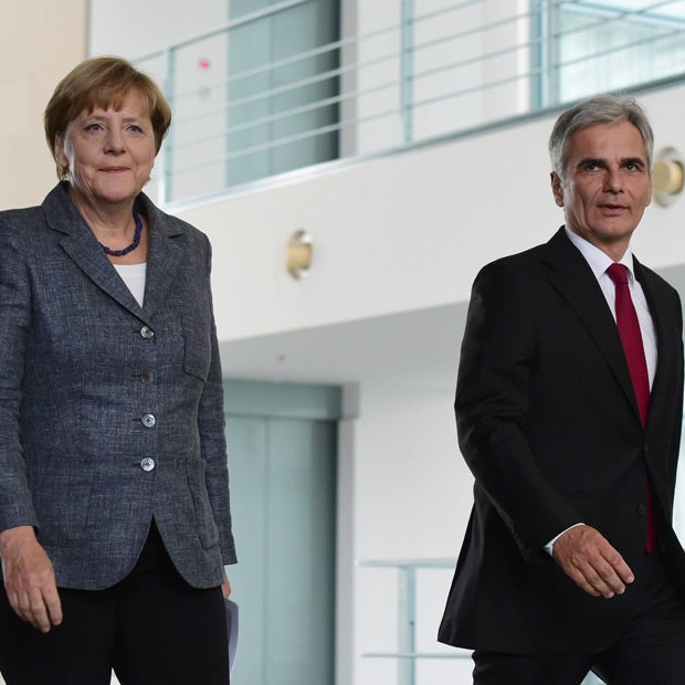 Kanzler und Merkel verlangen Asyl-Gipfel