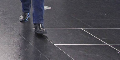 Flughafen-Terminal: Fußboden platzt auf 