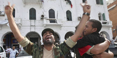 Gaddafis Leiche in Lagerhalle