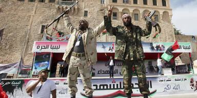 Gaddafis Leiche in Lagerhalle