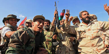 Gaddafis Leiche in Lagerhalle