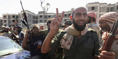 Gaddafis Leiche in Lagerhalle