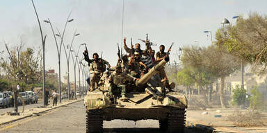 Gaddafis Leiche in Lagerhalle