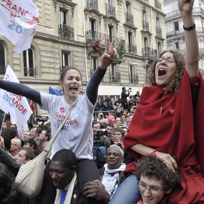  Die Schlacht ist geschlagen, Sarkozy ist gestürzt. Neuer Präsident Frankreichs ist Francois Hollande.