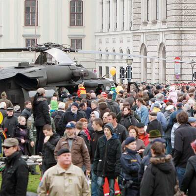 Österreich feiert sich am Heldenplatz
