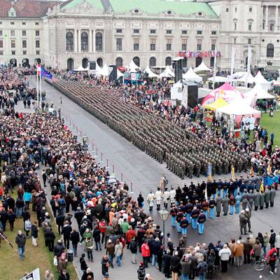 Österreich feiert sich am Heldenplatz