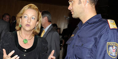 1.000 Polizisten bei Fekters großer Rede