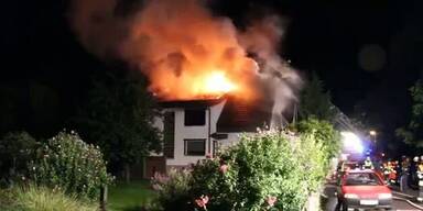 Feldkirch: Wohnhaus fängt in der Nacht Feuer