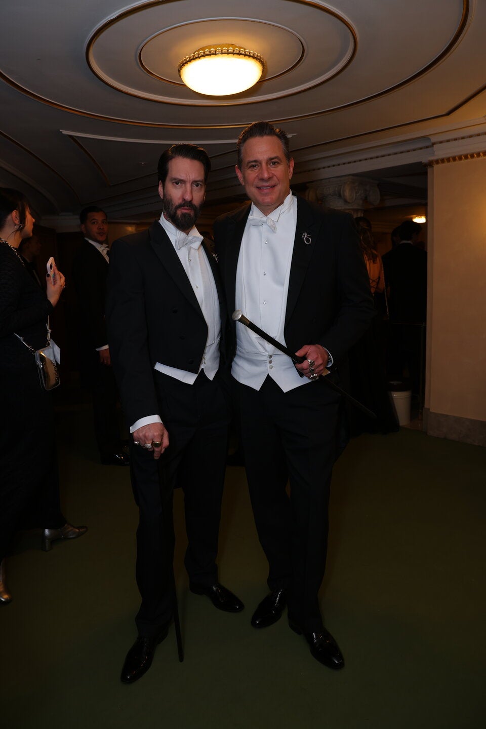 Die Best-Dressed-Männer des Opernballs 2026: Diese Herren stahlen allen die Show