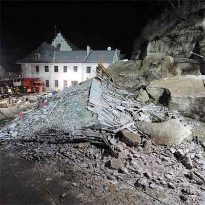 Felssturz zerstört Einfamilienhaus