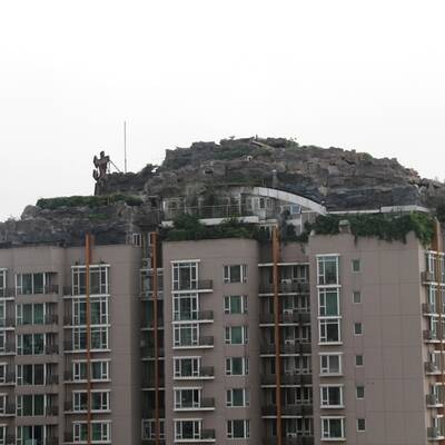 Spektakuläre Felsenvilla auf Hochhaus