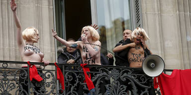 Nackter Hitlergruß für Le Pen 