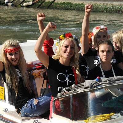 Femen-Frauen könnens auch angezogen