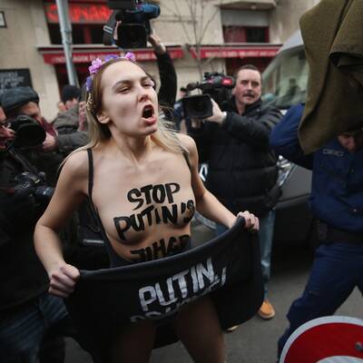 Femen demonstrieren jetzt auch unten ohne