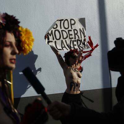 Nackt-Protest vor Kölner Bordellen