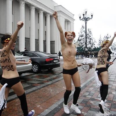 Nackt-Protest vor Parlament