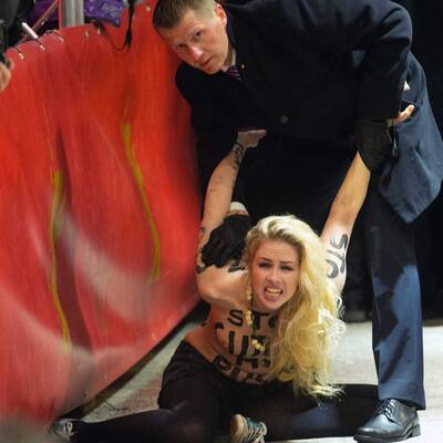 Nackte stürmen Berlinale