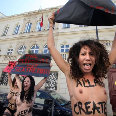Busen-Protest vor Femen-Prozess