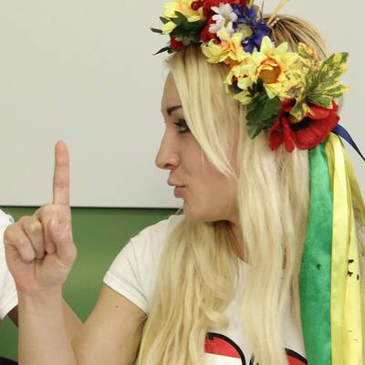 Femen zu Gast bei den Grünen