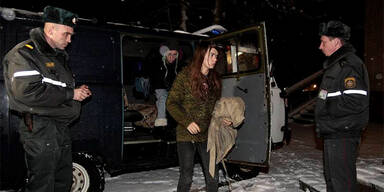 Geheimdienst entführt nackte Feministinnen