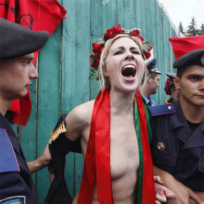 Blanke Busen gegen Pensionsreform