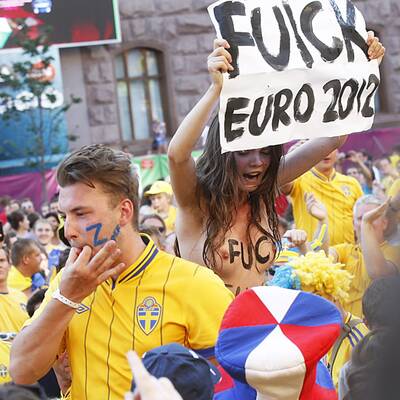 Nackt-Protest vor Ukraine-Spiel