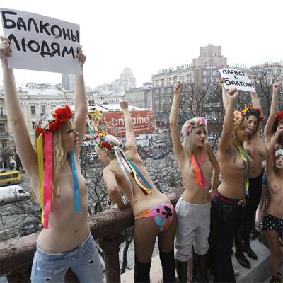 Nackte Brüste gegen Fußball-EURO
