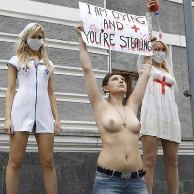 Nackt-Protest gegen Gesundheitswesen