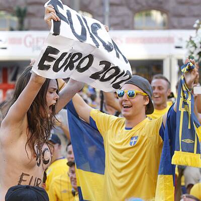 Nackt-Protest vor Ukraine-Spiel
