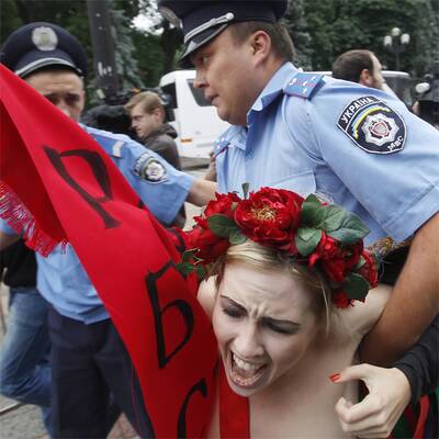 Blanke Busen gegen Pensionsreform