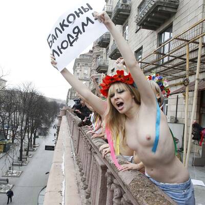 Nackte Brüste gegen Fußball-EURO