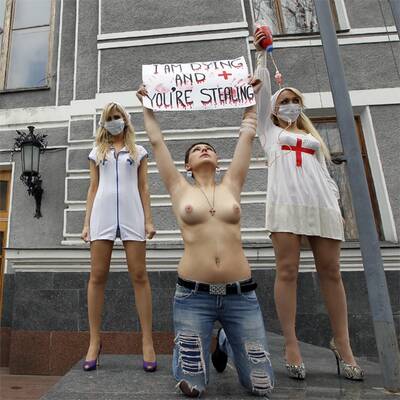 Nackt-Protest gegen Gesundheitswesen