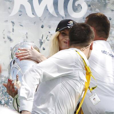 Nackte wollten EURO-Pokal klauen