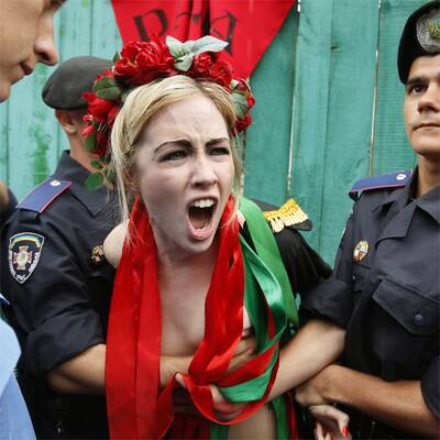 Blanke Busen gegen Pensionsreform