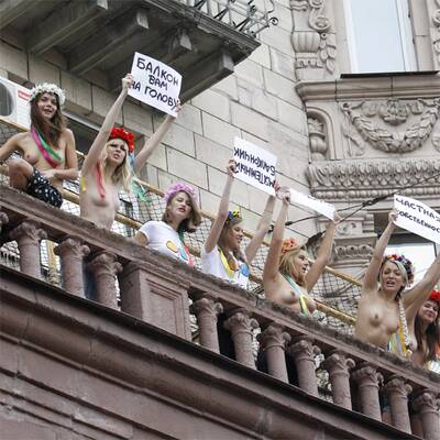 Nackte Brüste gegen Fußball-EURO