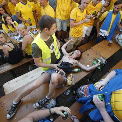 Nackt-Protest vor Ukraine-Spiel