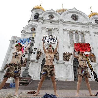 Mit nackten Brüsten gegen Putin
