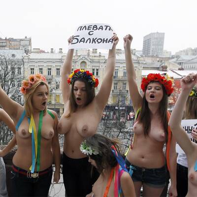 Nackte Brüste gegen Fußball-EURO