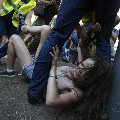 Nackt-Protest vor Ukraine-Spiel