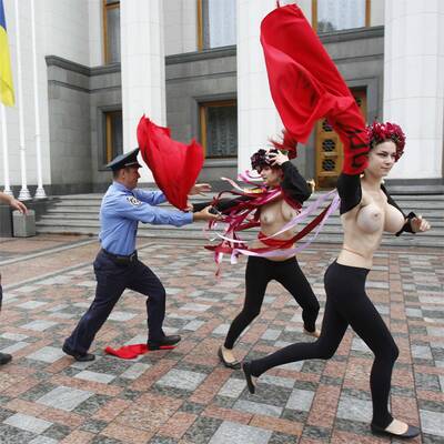 Blanke Busen gegen Pensionsreform