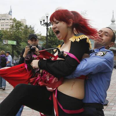 Blanke Busen gegen Pensionsreform