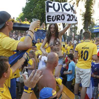 Nackt-Protest vor Ukraine-Spiel